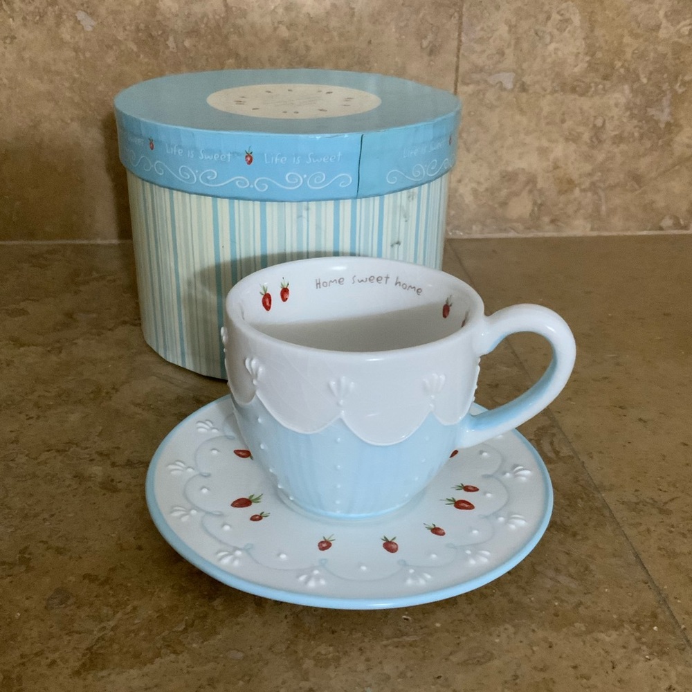 Vintage Alice in wonderland teacup & saucer plate cute